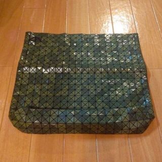 イッセイミヤケ(ISSEY MIYAKE)のバオバオ クラッチバッグ グリーン迷彩 baobao isseymiyake(セカンドバッグ/クラッチバッグ)