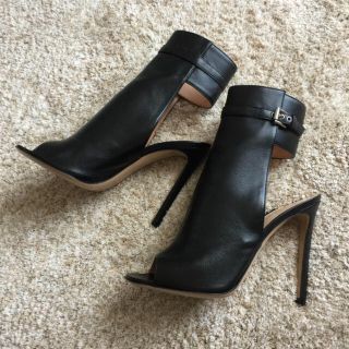 ジャンヴィットロッシ(Gianvito Rossi)の新品 Gianvito Rossi ジャンヴィトロッシ サンダル 37(サンダル)