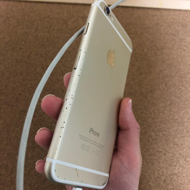 iPhone(アイフォーン)の詩音様専用 iphone6 ゴールド 本体 64GB SIMなし  スマホ/家電/カメラのスマートフォン/携帯電話(スマートフォン本体)の商品写真