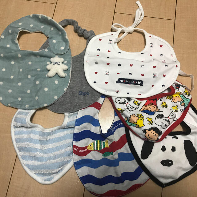 SHIPS KIDS(シップスキッズ)のベビー スタイ まとめ売り/汗取りパッド他込 キッズ/ベビー/マタニティのこども用ファッション小物(ベビースタイ/よだれかけ)の商品写真