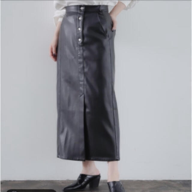 PAGEBOY(ページボーイ)のpageboy エコ　レザー　ロングスカート レディースのスカート(ひざ丈スカート)の商品写真