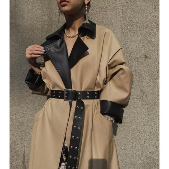 Ameri VINTAGE(アメリヴィンテージ)のFAKE LEATHER DOCKING COAT レディースのジャケット/アウター(トレンチコート)の商品写真