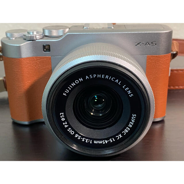 富士フイルム(フジフイルム)のFUJIFILM X−A5 X-A5 BROWN スマホ/家電/カメラのカメラ(ミラーレス一眼)の商品写真