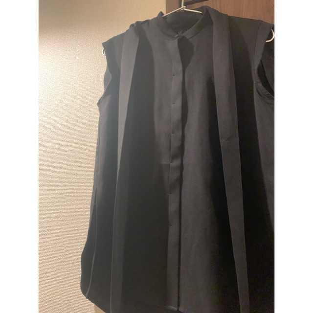 louren soft tie blouse black ノースリーブブラウス レディースのトップス(シャツ/ブラウス(半袖/袖なし))の商品写真