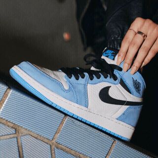 送込28!! NIKE AIR JORDAN1 ユニバーシティブルー