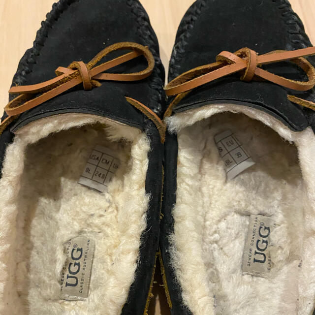 UGG(アグ)のお値下げ！UGG BLACK 8 レディースの靴/シューズ(スリッポン/モカシン)の商品写真