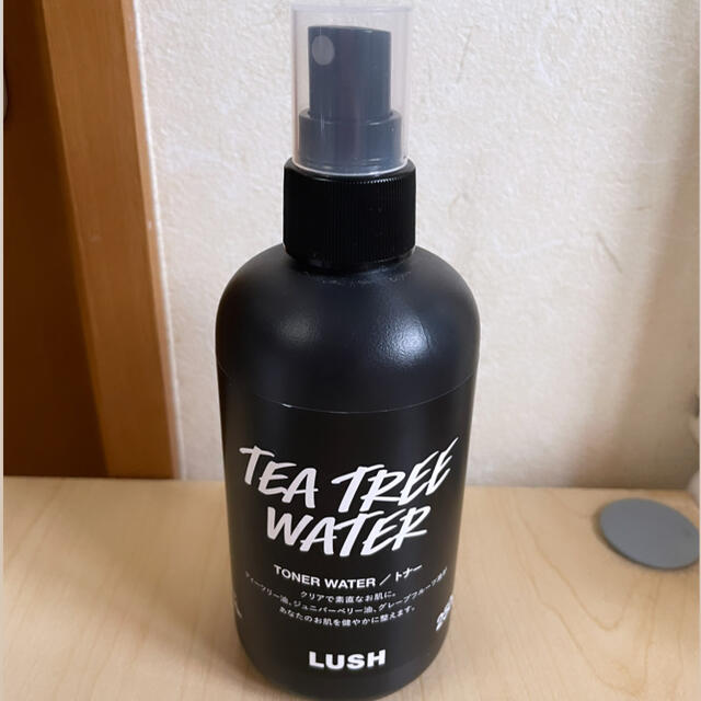 LUSH(ラッシュ)のLUSH ティーツリーウォーター250g コスメ/美容のスキンケア/基礎化粧品(化粧水/ローション)の商品写真