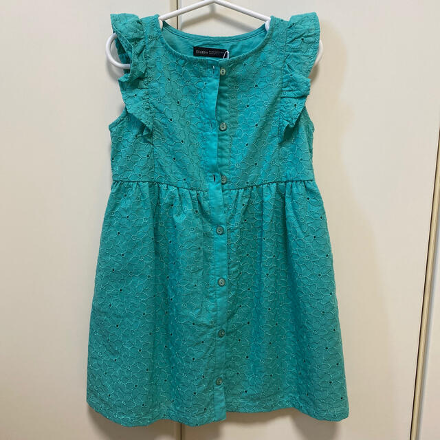 BeBe(ベベ)のBeBe 花柄　ワンピース　新品 キッズ/ベビー/マタニティのキッズ服女の子用(90cm~)(ワンピース)の商品写真