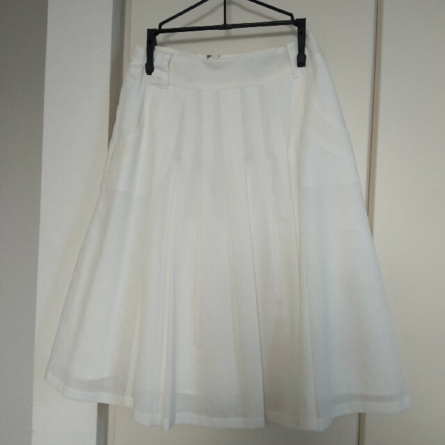 MICHEL KLEIN(ミッシェルクラン)のホワイトスカート レディースのスカート(ひざ丈スカート)の商品写真