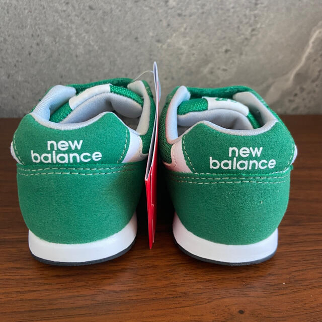 New Balance(ニューバランス)の【新品】15センチ 緑 newbarance 996 キッズ/ベビー/マタニティのキッズ靴/シューズ(15cm~)(スニーカー)の商品写真