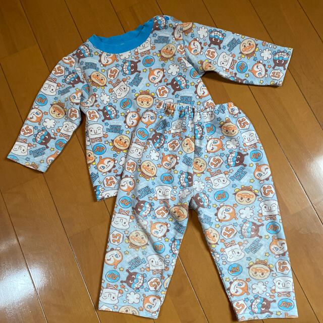 アンパンマン　パジャマ キッズ/ベビー/マタニティのキッズ服男の子用(90cm~)(パジャマ)の商品写真