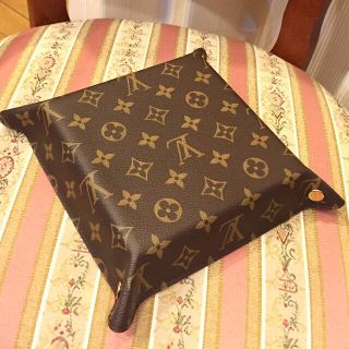 LOUIS VUITTON 小物入れ