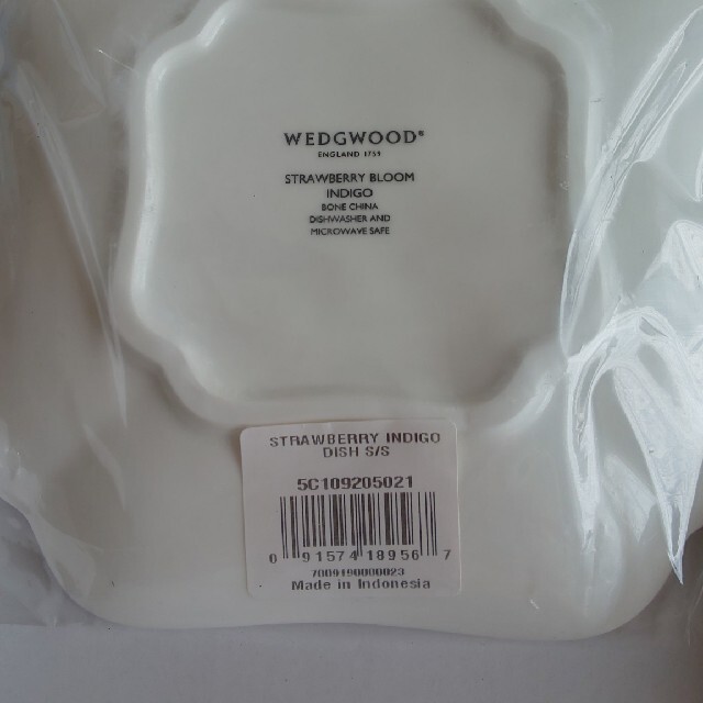 WEDGWOOD(ウェッジウッド)のまゆ様専用  ウェッジウッド ストロベリーブルーム インディゴ  スモール インテリア/住まい/日用品のキッチン/食器(食器)の商品写真