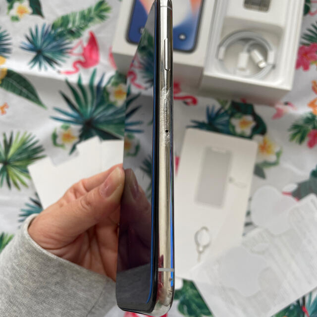 iPhone X シルバー　64GB （値下げしました）