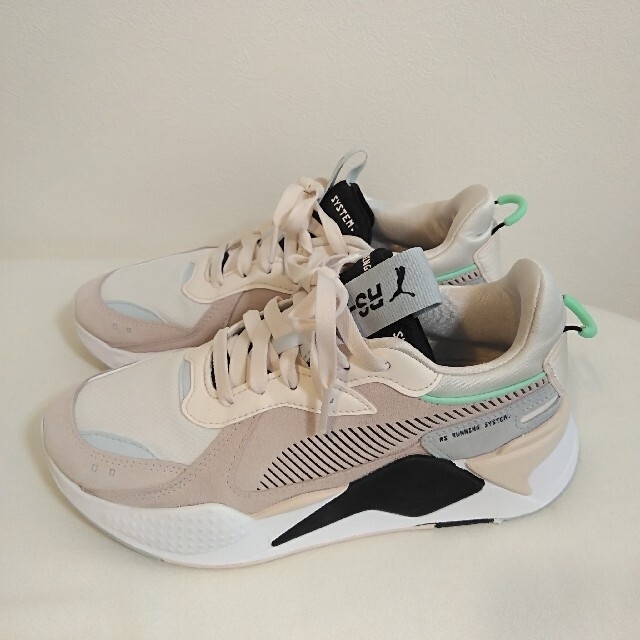 PUMA(プーマ)の最終値下！プーマ  レディース 23.5センチ Puma RS-X Reinve レディースの靴/シューズ(スニーカー)の商品写真