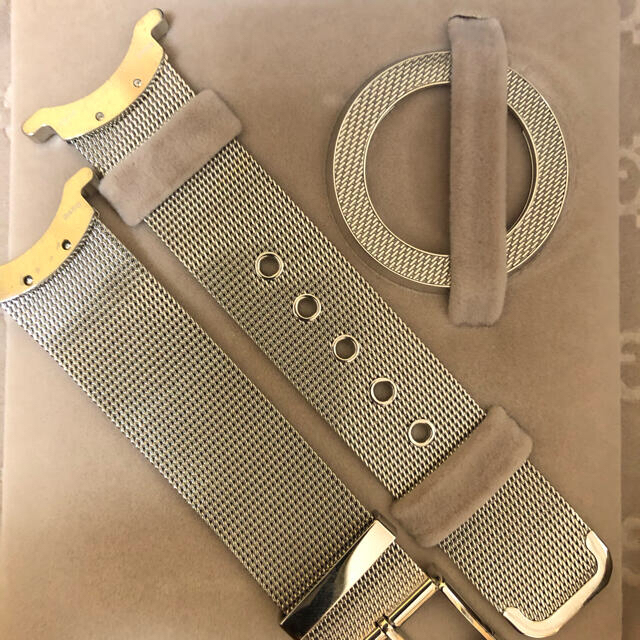 Gucci(グッチ)のグッチ腕時計 レディースのファッション小物(腕時計)の商品写真