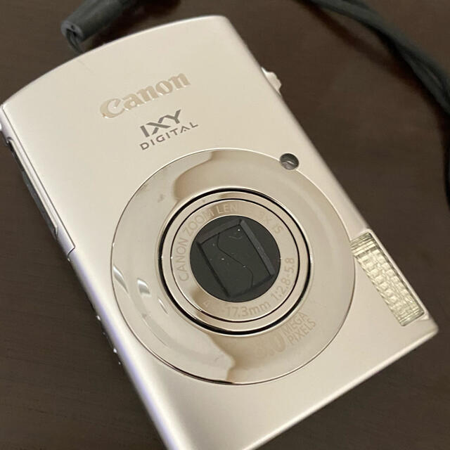 Canon(キヤノン)のCanon デジタルカメラ IXY 180 シルバー 光学8倍ズーム スマホ/家電/カメラのカメラ(コンパクトデジタルカメラ)の商品写真