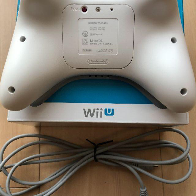 Wii U PROコントローラー　白 エンタメ/ホビーのゲームソフト/ゲーム機本体(その他)の商品写真