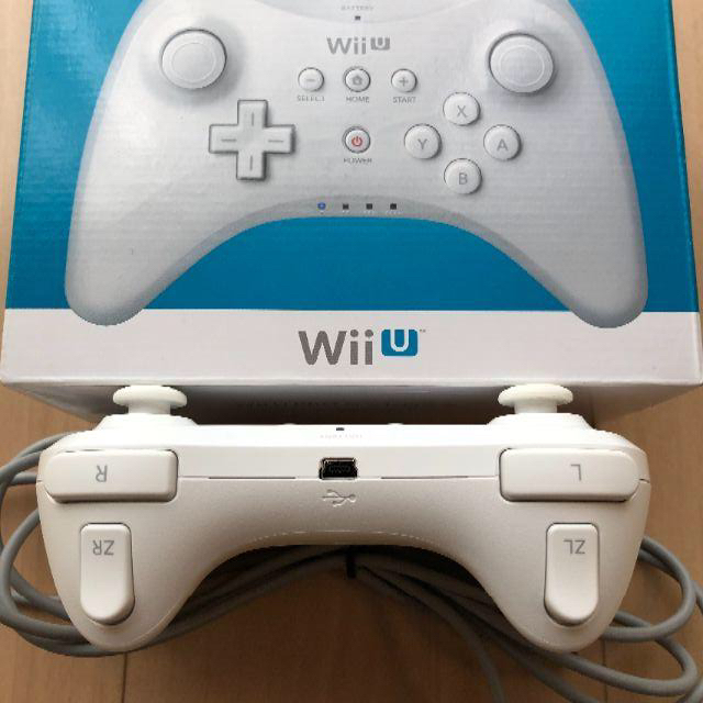 Wii U PROコントローラー　白 エンタメ/ホビーのゲームソフト/ゲーム機本体(その他)の商品写真