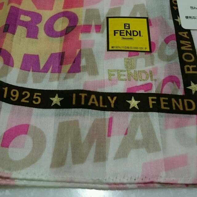 FENDI(フェンディ)の【新品】FENDI 大判ハンカチーフ レディースのファッション小物(ハンカチ)の商品写真