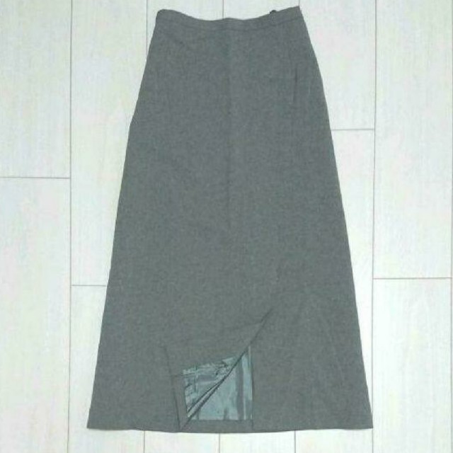 新品 ロングスカート 前スリット グレー レディースのスカート(ロングスカート)の商品写真