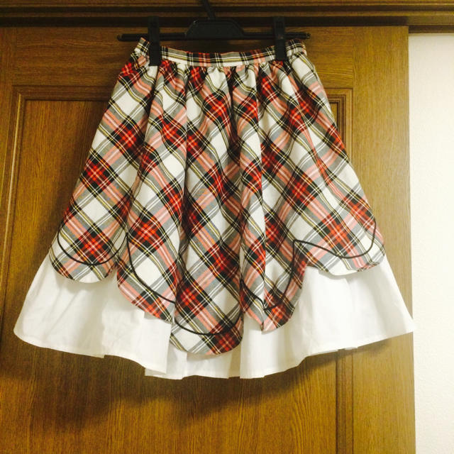 Heart E(ハートイー)のheartEバッスルチェックスカラップスカート レディースのスカート(ひざ丈スカート)の商品写真