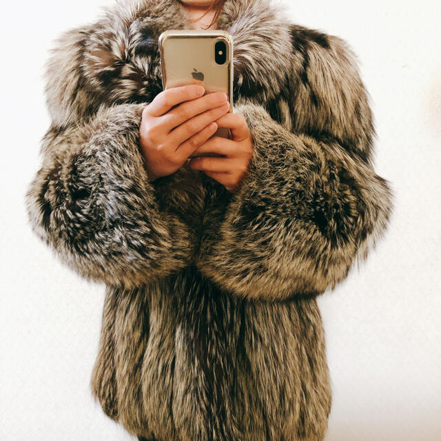 毛皮コート　シルバーフォックス レディースのジャケット/アウター(毛皮/ファーコート)の商品写真