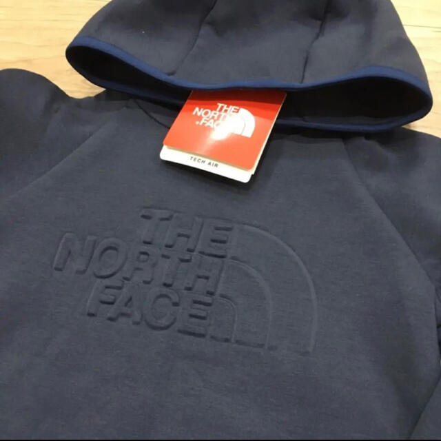 THE NORTH FACE(ザノースフェイス)の新品 ❁THE NORTH FACE テックエアーフーディーパーカー110❁ キッズ/ベビー/マタニティのキッズ服男の子用(90cm~)(Tシャツ/カットソー)の商品写真