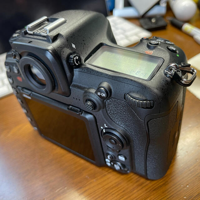 Nikon(ニコン)のNikon D500 ボディ 美品 付属品完備 レリーズ779回 スマホ/家電/カメラのカメラ(デジタル一眼)の商品写真