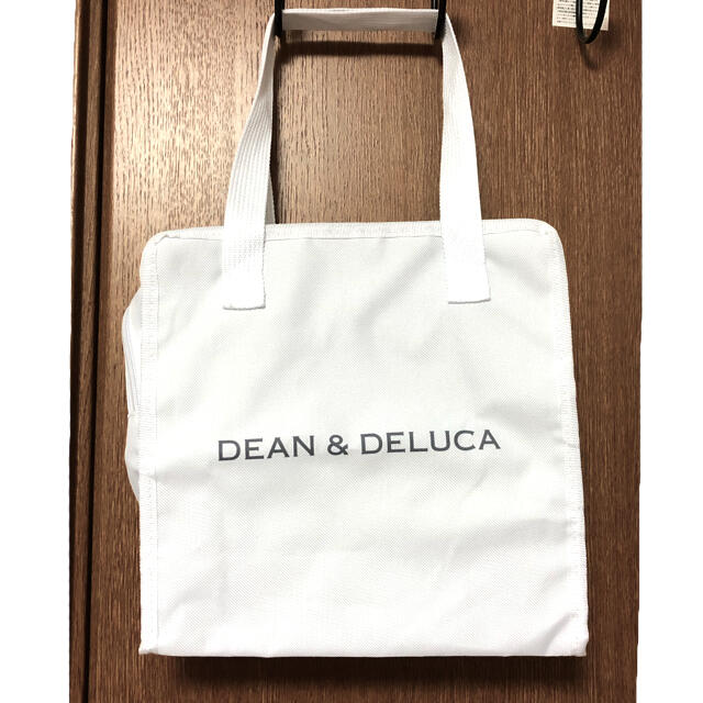 DEAN & DELUCA(ディーンアンドデルーカ)のDEAN&DELUCA 保冷バッグ GLOW付録 インテリア/住まい/日用品のキッチン/食器(弁当用品)の商品写真