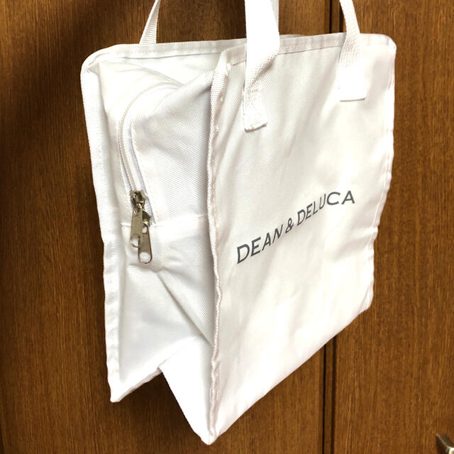 DEAN & DELUCA(ディーンアンドデルーカ)のDEAN&DELUCA 保冷バッグ GLOW付録 インテリア/住まい/日用品のキッチン/食器(弁当用品)の商品写真