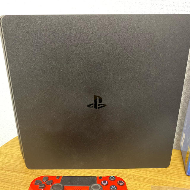 SONY(ソニー)のPS4本体セット(JETBLACK/1TB)➕純正コントローラー1個 エンタメ/ホビーのゲームソフト/ゲーム機本体(家庭用ゲーム機本体)の商品写真