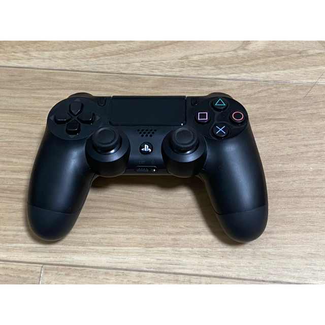 SONY(ソニー)のPS4本体セット(JETBLACK/1TB)➕純正コントローラー1個 エンタメ/ホビーのゲームソフト/ゲーム機本体(家庭用ゲーム機本体)の商品写真