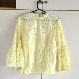 エイチアンドエム(H&M)のレモンイエロー爽やかふんわりトップス  フェミニン　春色　春服　透け感(シャツ/ブラウス(長袖/七分))