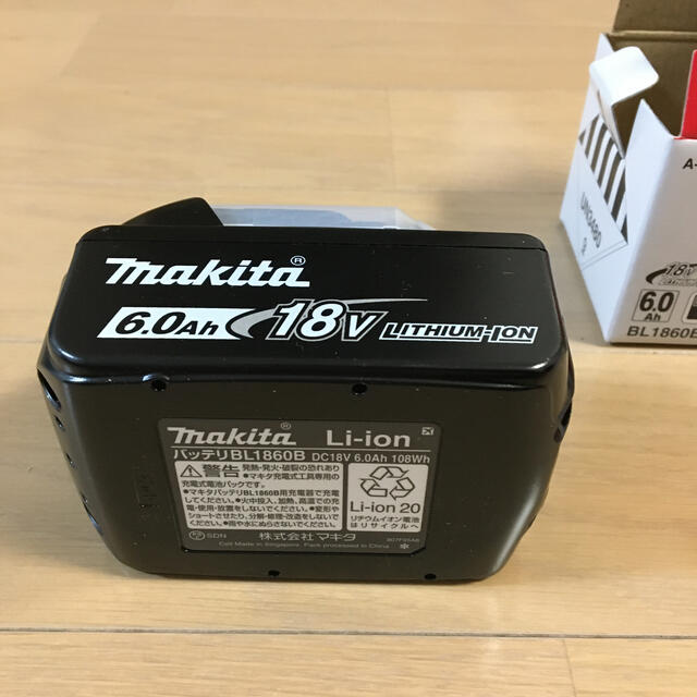 Makita(マキタ)のマキタ純正　新品　18V6.0Ahバッテリー　BL1860B スマホ/家電/カメラのスマートフォン/携帯電話(バッテリー/充電器)の商品写真