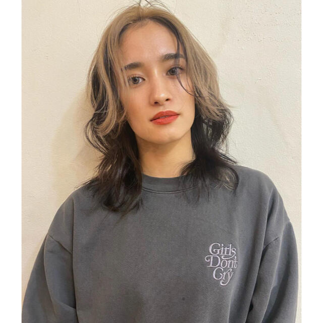 girl's don't cry crewneck L