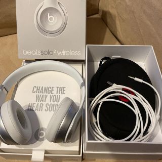 ビーツバイドクタードレ(Beats by Dr Dre)の値下beatssolo2 wireless シルバー(ヘッドフォン/イヤフォン)