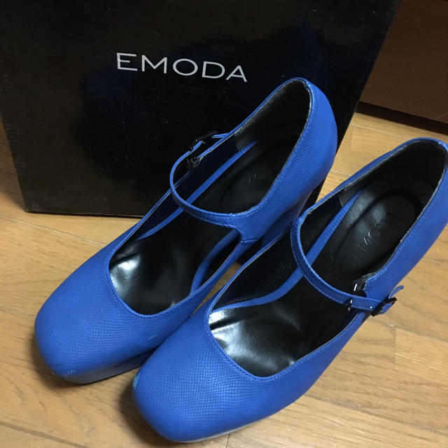 EMODA(エモダ)のEMODA♡ストラップ付太ヒールパンプス レディースの靴/シューズ(ハイヒール/パンプス)の商品写真