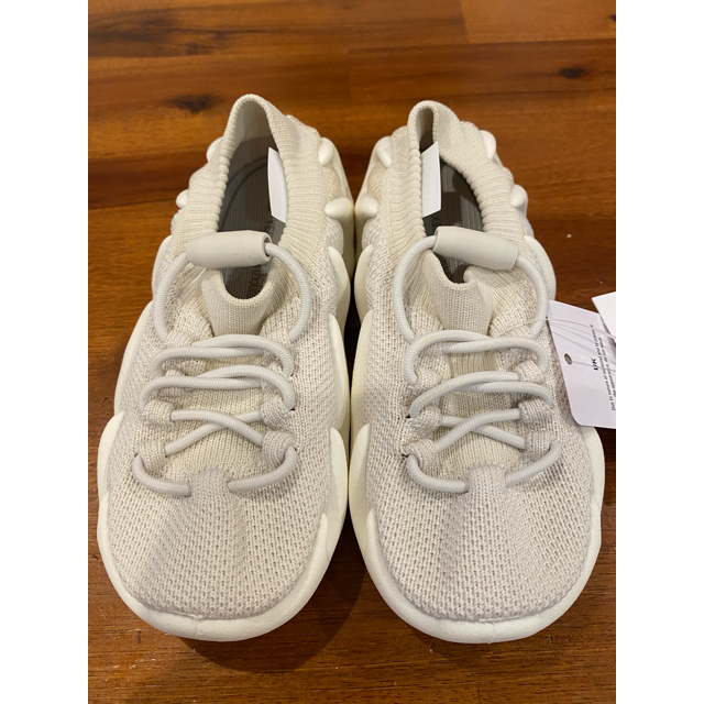 adidas(アディダス)のADIDAS YEEZY 450 INFANTS CLOUD WHITE キッズ/ベビー/マタニティのキッズ靴/シューズ(15cm~)(スニーカー)の商品写真