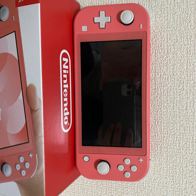 Nintendo Switch(ニンテンドースイッチ)のNintendo Switch NINTENDO SWITCH LITE コーラ エンタメ/ホビーのゲームソフト/ゲーム機本体(家庭用ゲーム機本体)の商品写真