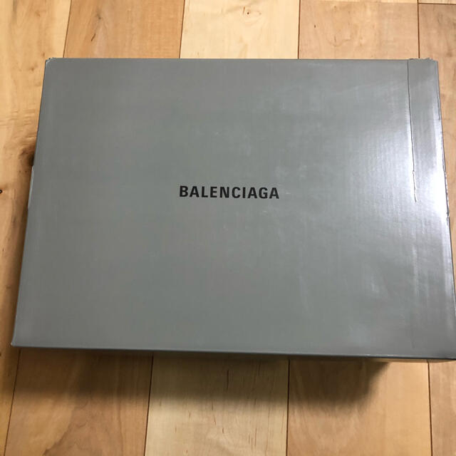 Balenciaga(バレンシアガ)の【ももちゃんさん専用】バレンシアガ トリプルS ホワイト 38 レディースの靴/シューズ(スニーカー)の商品写真