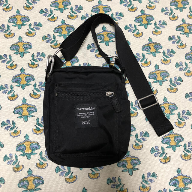 marimekko(マリメッコ)のマリメッコ　ショルダーバッグ　黒　black レディースのバッグ(ショルダーバッグ)の商品写真