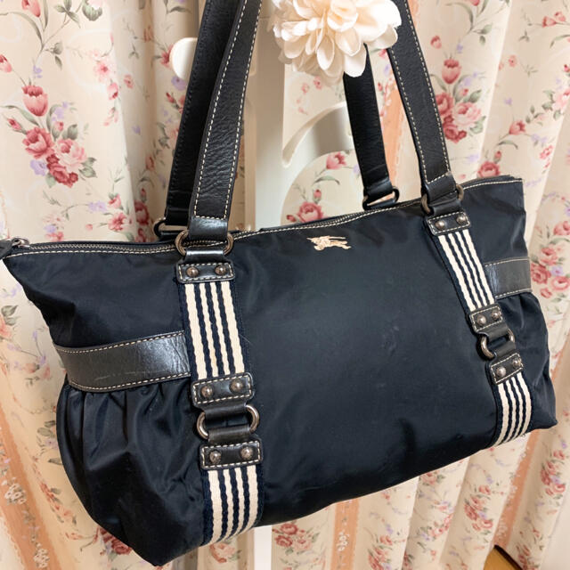 BURBERRY BLUE LABEL(バーバリーブルーレーベル)の美品！BURBERRY バーバリー ブルーレーベル ショルダーバッグ 黒 レディースのバッグ(ショルダーバッグ)の商品写真