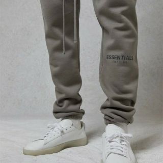 フィアオブゴッド(FEAR OF GOD)の【値下げ】ESSENSALS スウェットパンツ セメント(その他)