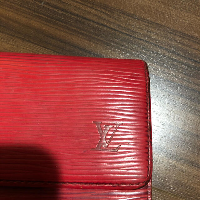 LOUIS VUITTON(ルイヴィトン)のルイヴィトン  エピ レディースのファッション小物(財布)の商品写真