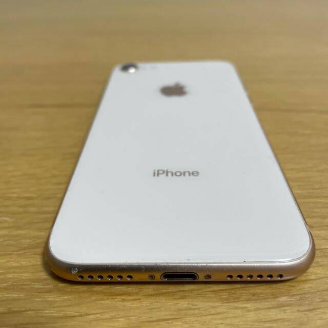 Apple(アップル)のiPhone8  ゴールド　64GB スマホ/家電/カメラのスマートフォン/携帯電話(スマートフォン本体)の商品写真