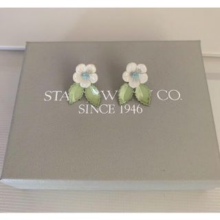 スタージュエリー(STAR JEWELRY)のスタージュエリー♡フラワーピアス ハイビスカス白(ピアス)