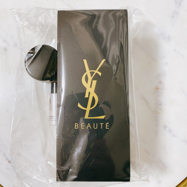 Yves Saint Laurent Beaute(イヴサンローランボーテ)の【新品未使用品】スプリング ファンデーション コフレ コスメ/美容のメイク道具/ケアグッズ(チーク/フェイスブラシ)の商品写真