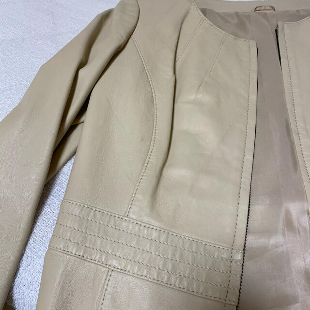 ANAYI(アナイ)の明日までお値下げアナイ　レザージャケット　38 ベージュ レディースのジャケット/アウター(ライダースジャケット)の商品写真