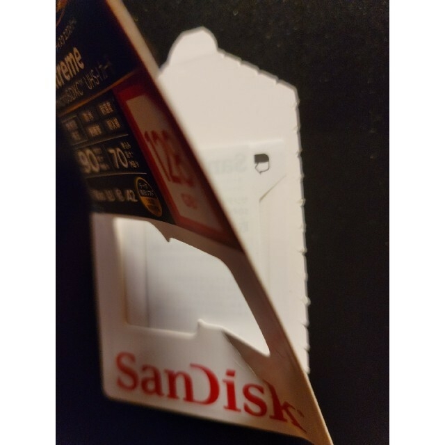 SanDiskのmicroSDXC・UHS-1カード128GB、4K対応 1